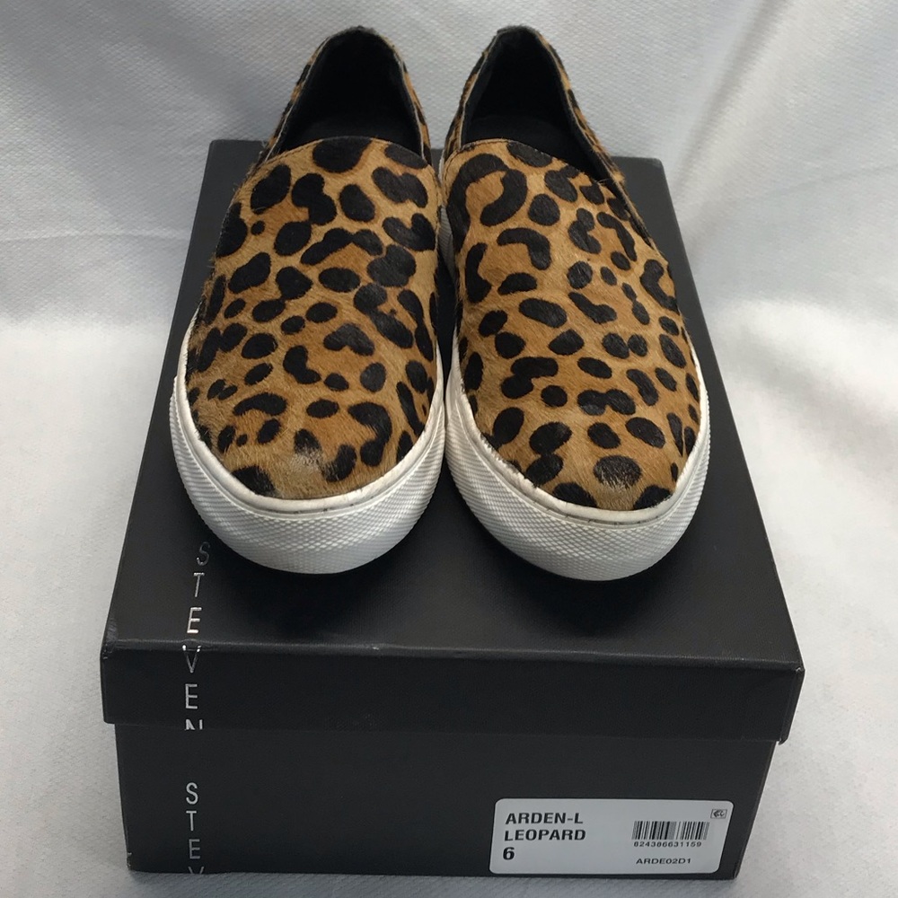 Steve Madden leopard print slip ons size 6